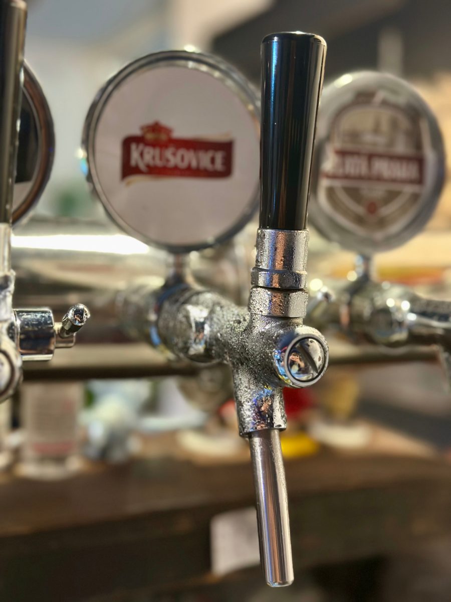 Robinetele de bere de la barul Proper Pub
